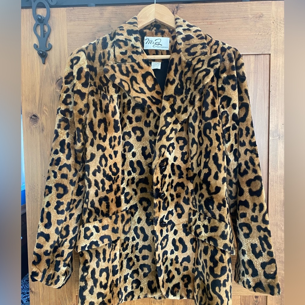 Vintage Animal Print Blazer in GUC. Minimal wear, super cute.
